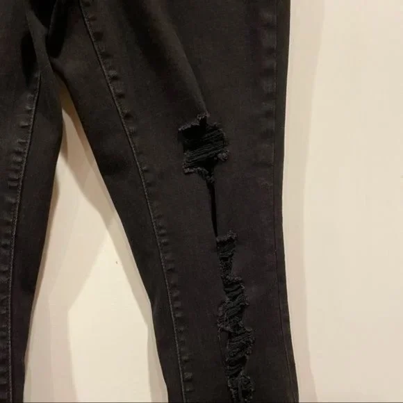 Universal Thread Distressed Skinny Jeans - Size 4/27R - Picture 5 of 8